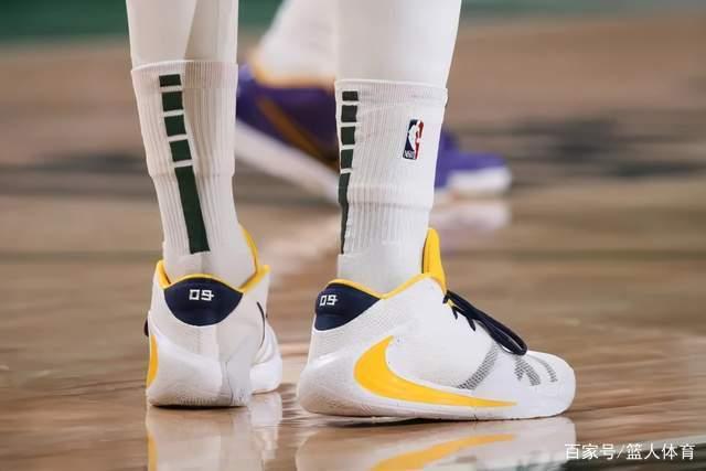 新教皇喜欢打网球 比起公牛小熊更支持白袜