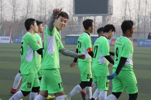 萨林杰17+20费尔德37分 深圳力克山西8连胜