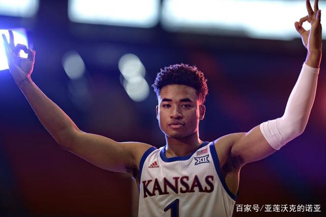 马菲奥向镜头做5比2手势 嘲讽皇马5比2不敌巴萨